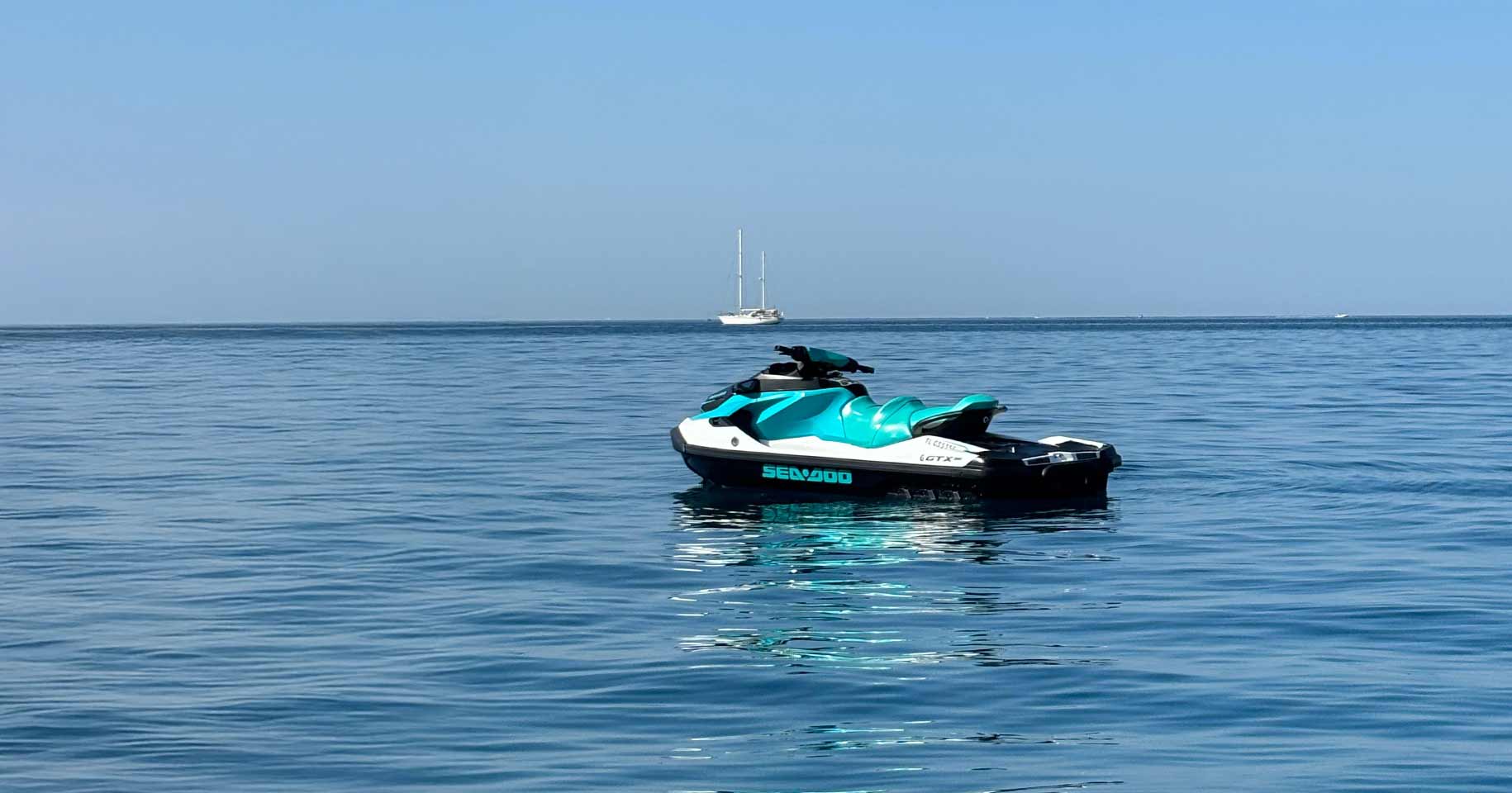 Jet ski sur l'eau